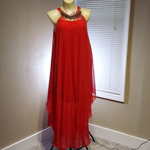 Beautiful 2X Red dress with gold necklace